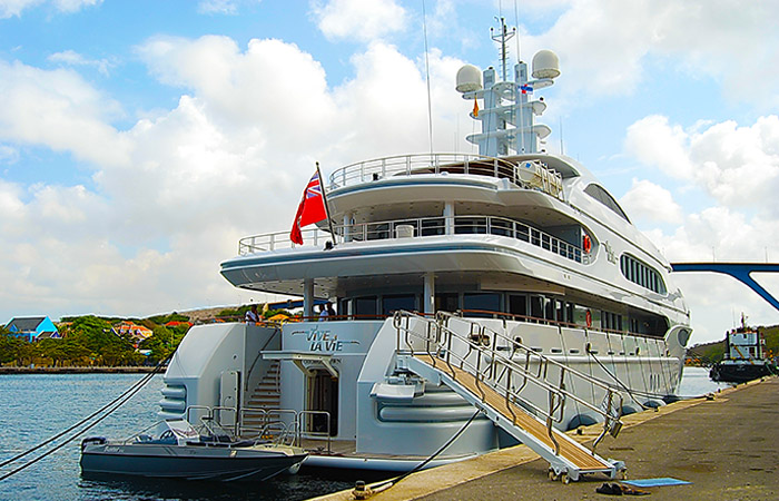 curacao yacht
